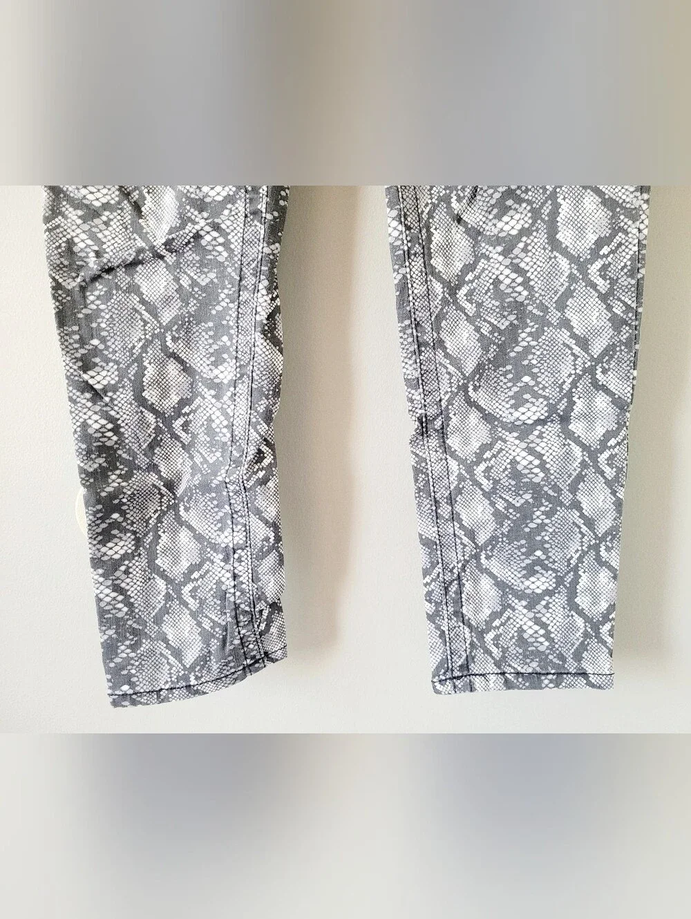 Seven7 TummyLess Gray Snake-Print Cotton Blend High Waist Skinny Jeans 12